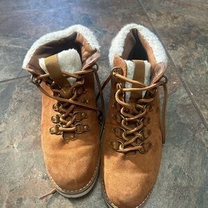 Brown Suede Lace-Up Boots with Fur Lining